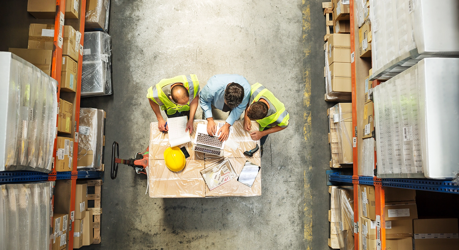Pracownicy logistyki przemysłowej 