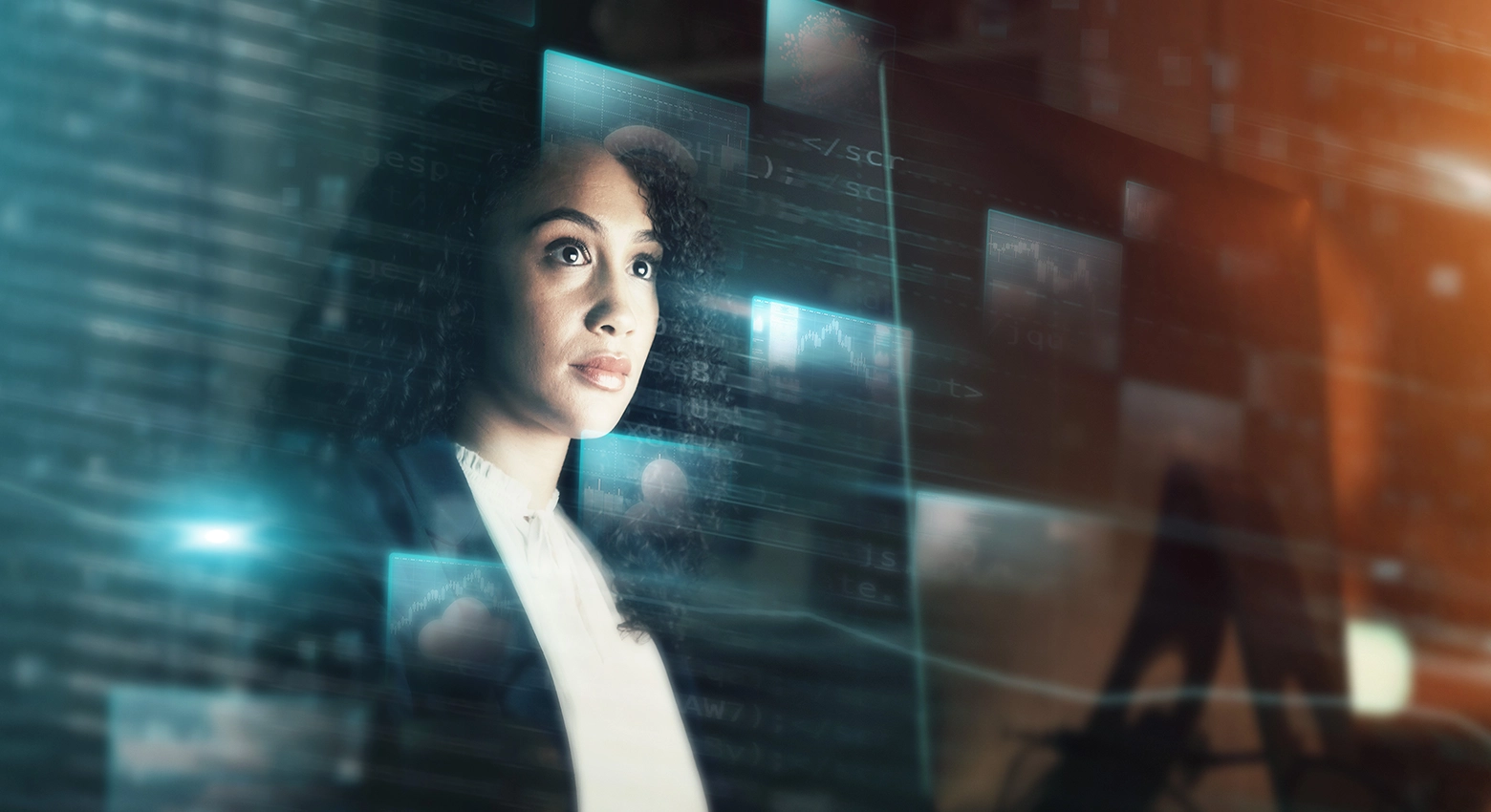 Kobieta przyglądająca się danym