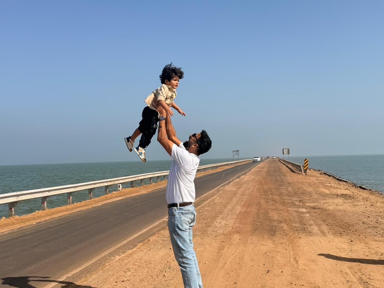 ojciec odbierający syna