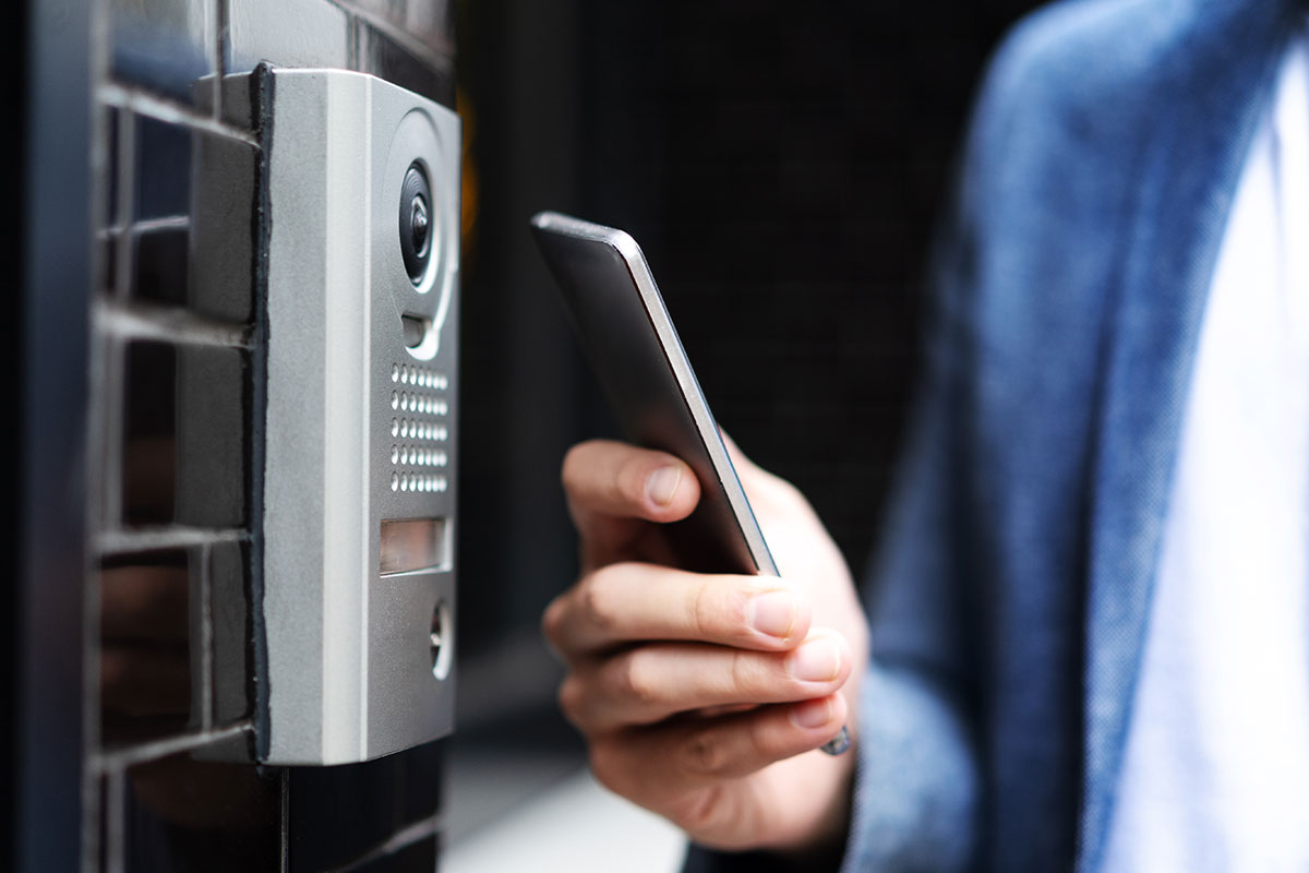 Korzystanie z telefonu w celu zapewnienia dodatkowego bezpieczeństwa